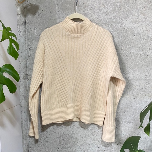 Nordstrom Sweaters - Nordstrom’s Sophie Rue knit turtle neck sweater